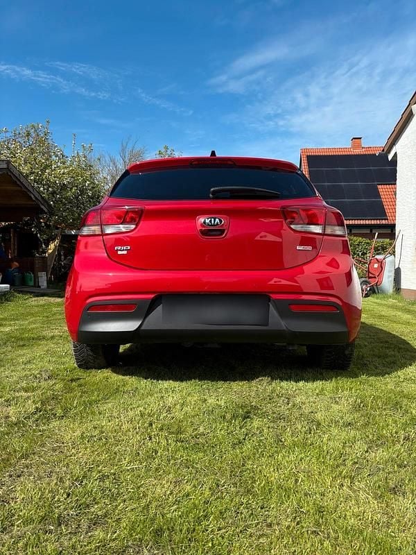 Usata Kia Rio 101 CV (74 kW) 2019 Rosso Utilitaria