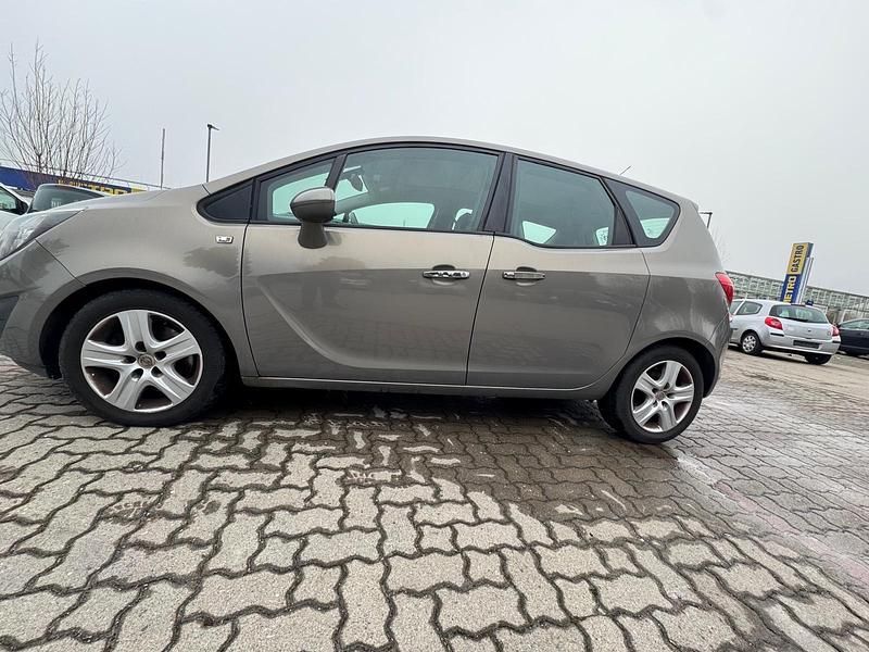Gebraucht Opel Meriva 100 PS (73 kW) 2010 Braun Van / Kleinbus