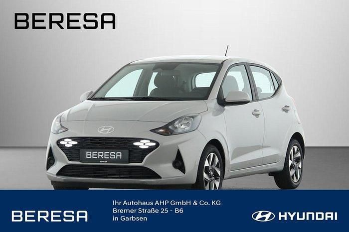 Mangrove green / mic Neu 2025 Hyundai i10 Trend Kleinwagen | 16.990 € (Fairer Preis) - Bild 1/4