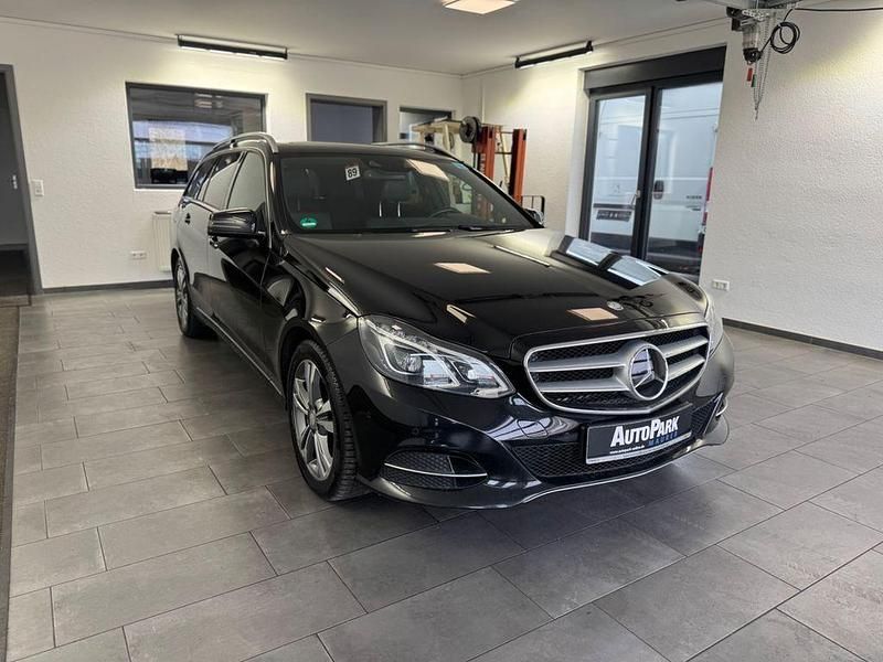 Gebraucht Mercedes E220 Avantgarde 170 PS (125 kW) 2015 Schwarz Kombi