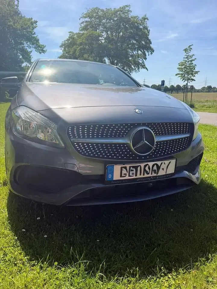 Gebraucht Mercedes A180 122 PS (89 kW) 2016 Grau Kleinwagen