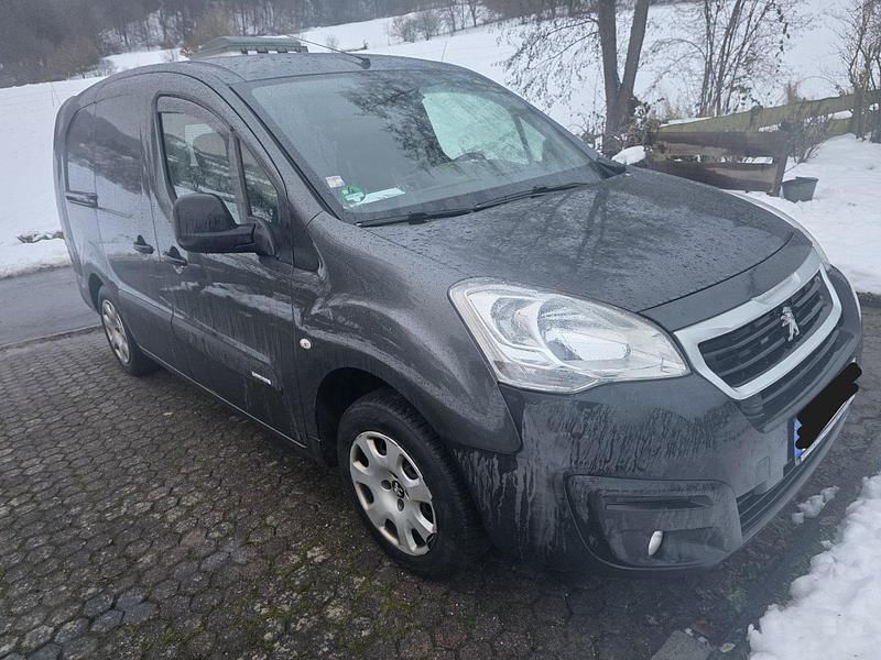 Gebraucht Peugeot Partner 120 PS (88 kW) 2015 Grau Van / Kleinbus