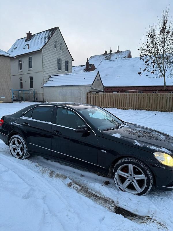 Gebraucht Mercedes E200 136 PS (100 kW) 2010 Schwarz Limousine
