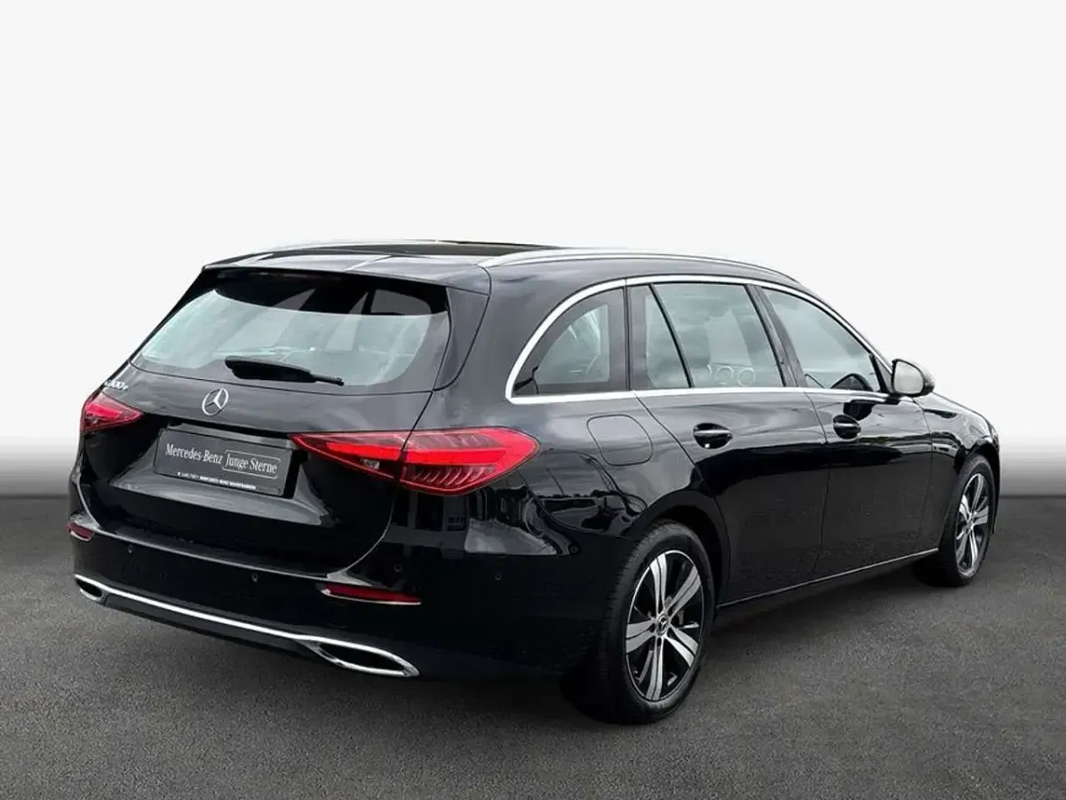 Gebraucht Mercedes C300 204 PS (150 kW) 2023 Schwarz Kombi