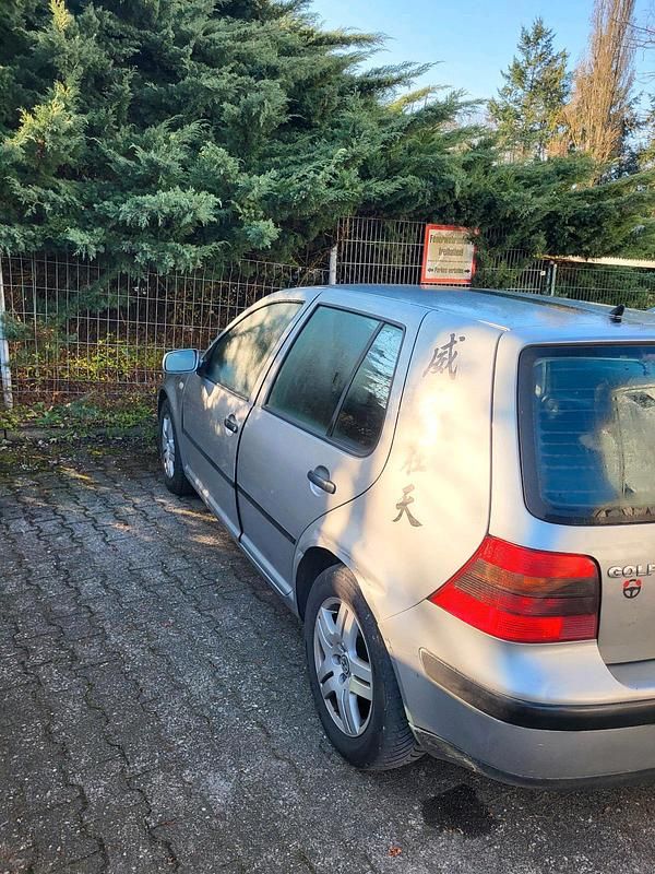 Gebraucht VW Golf IV 102 PS (75 kW) 2002 Silber Kleinwagen