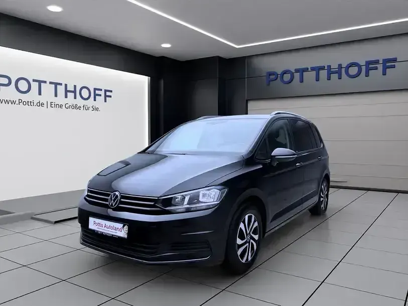 Gebraucht VW Touran Active 150 PS (110 kW) 2021 Deep black perleffekt Van / Kleinbus