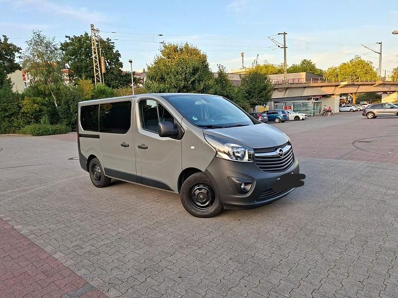 Grau Gebraucht 2016 Opel Vivaro Van | 15.499 € (Fairer Preis) - Bild 1/4