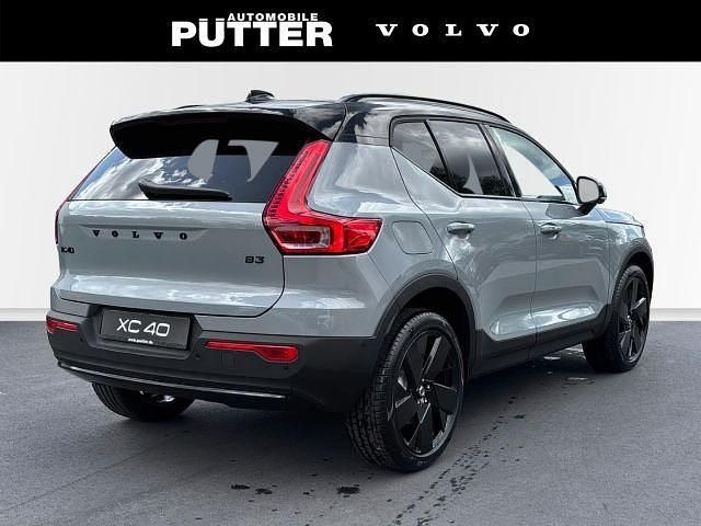 Neu Volvo XC40 Plus 163 PS (119 kW) 2026 Metallic (grau SUV