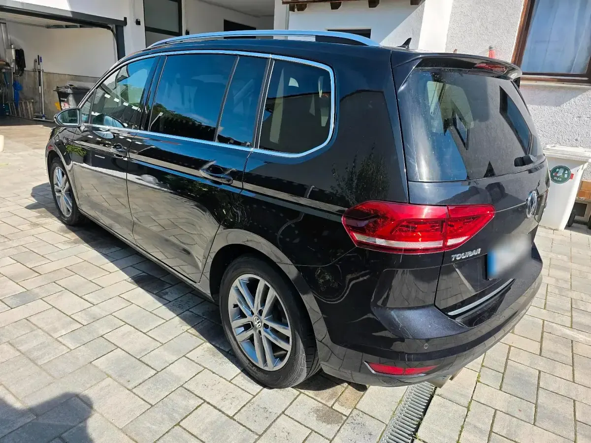 Gebraucht VW Touran Highline 150 PS (110 kW) 2019 Schwarz Van / Kleinbus