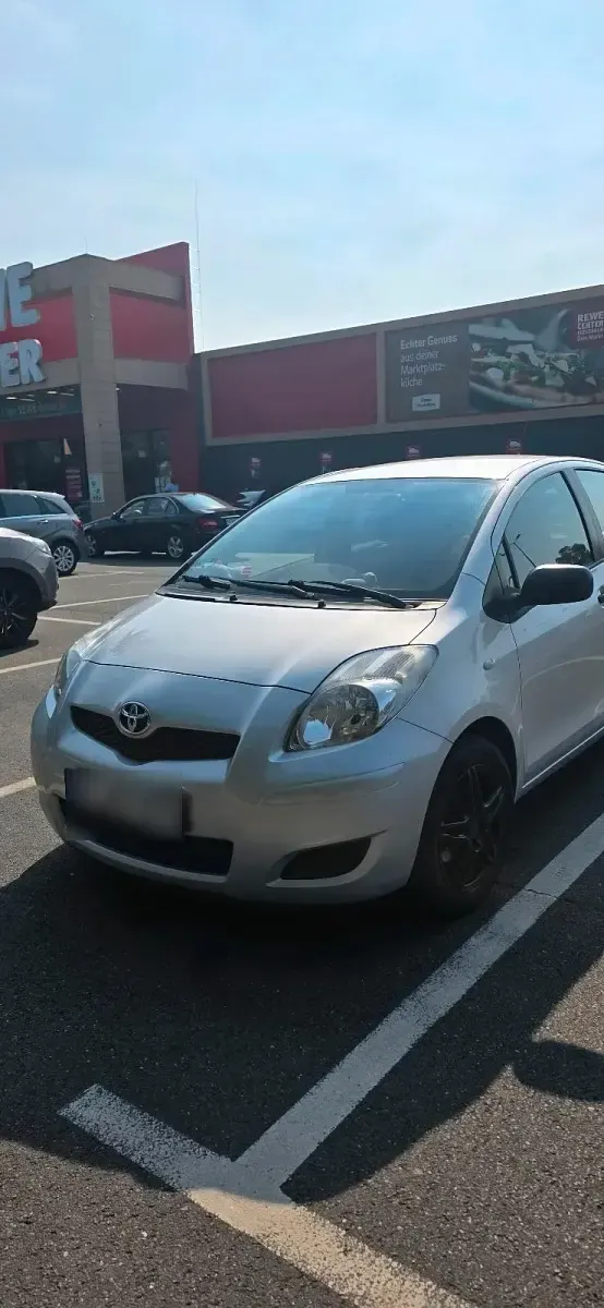 Gebraucht Toyota Yaris 99 PS (72 kW) 2012 Silber Kleinwagen