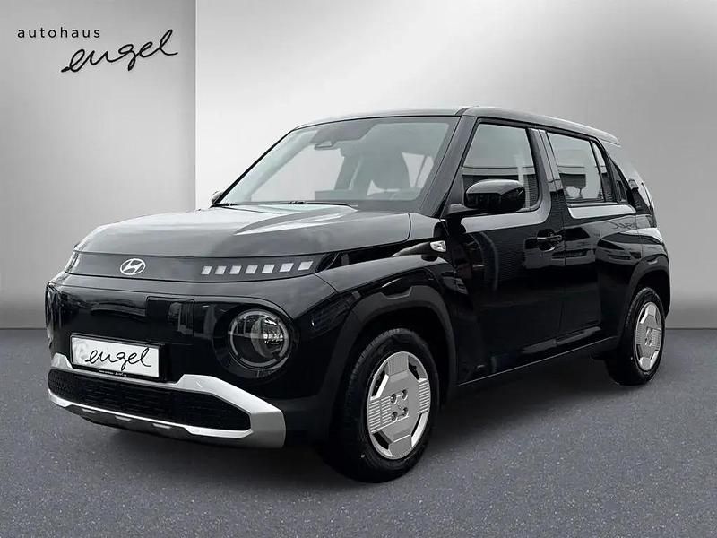 Abyss black Gebraucht 2025 Hyundai Inster Select Kleinwagen | 23.449 € (Fairer Preis) - Bild 1/4