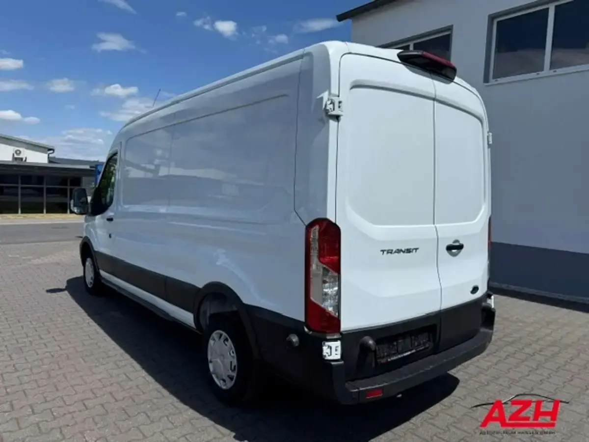 Gebraucht Ford Transit Trend 131 PS (96 kW) 2023 Frostweiß Van / Kleinbus