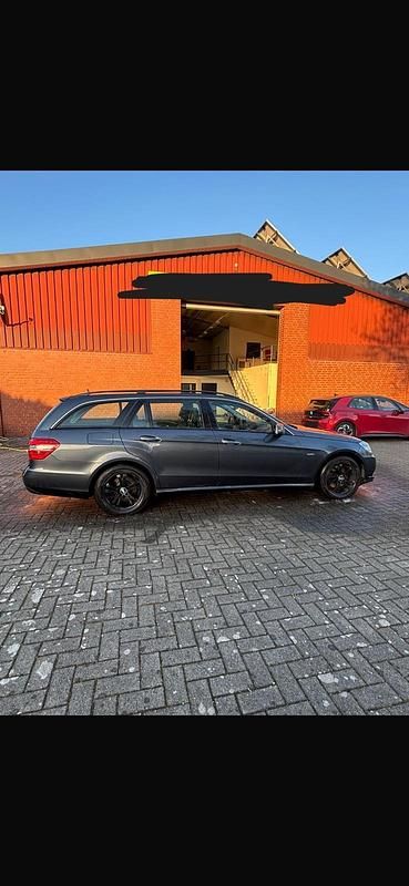 Gebraucht Mercedes E250 204 PS (150 kW) 2009 Grau Kombi