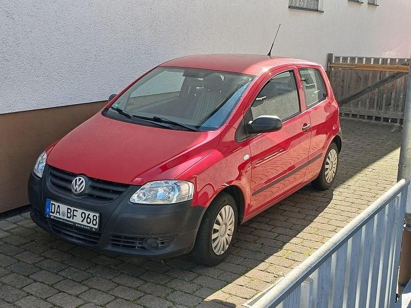 Rot Gebraucht 2011 VW Fox Kleinwagen | 1.800 € (Guter Preis) - Bild 1/3