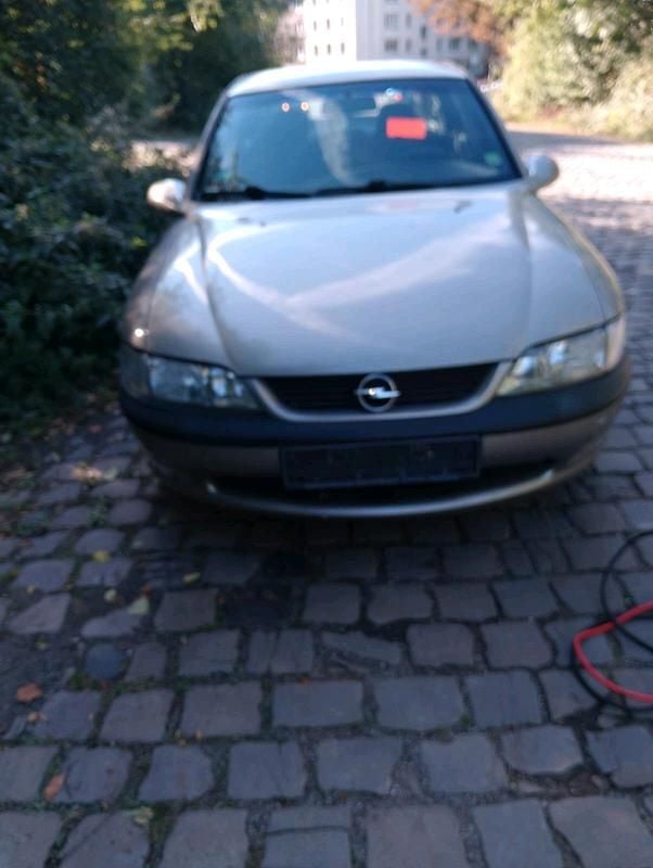 Beige Gebraucht 1996 Opel Vectra Limousine | 500 € (Superpreis) - Bild 1/4