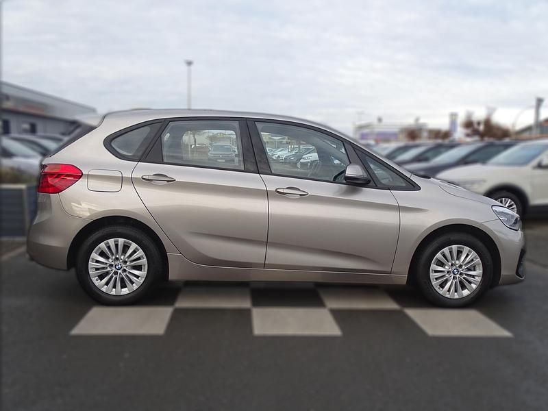 Gebraucht BMW 220 Active Tourer 190 PS (139 kW) 2021 Silber metallic Van / Kleinbus