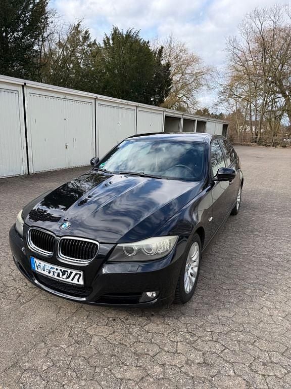 Second-hand BMW 318 143 CP (105 kW) 2009 Negru Berlinǎ