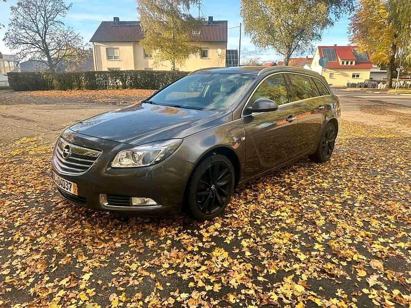 Grau Gebraucht 2012 Opel Insignia Kombi | 3.999 € (Guter Preis) - Bild 1/4