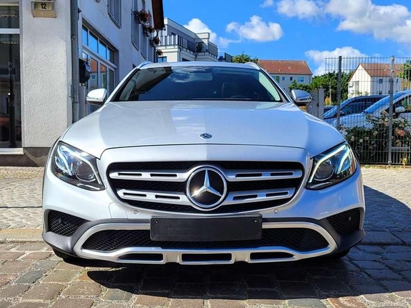 Gebraucht Mercedes E350 258 PS (189 kW) 2017 Iridium silber metalliclack Kombi