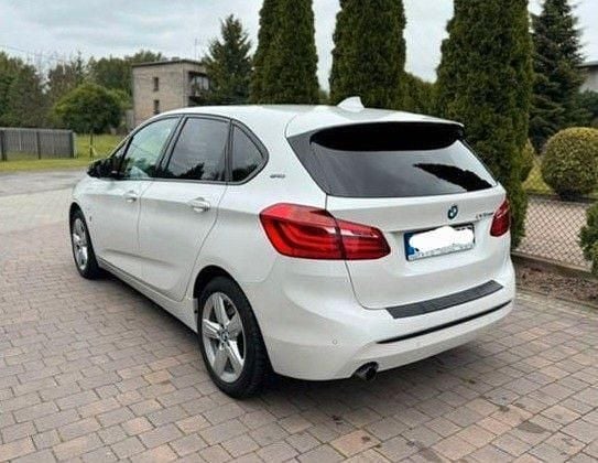 Weiß Gebraucht 2018 BMW 225 Active Tourer iPerformance Van / Kleinbus | 14.350 € (Guter Preis) - Bild 1/4
