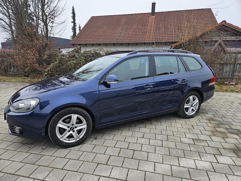 Gebraucht VW Golf VII 105 PS (77 kW) 2014 Blau Kombi