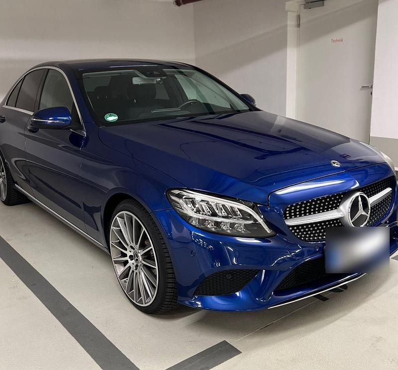 Gebraucht Mercedes C180 156 PS (114 kW) 2018 Blau Limousine