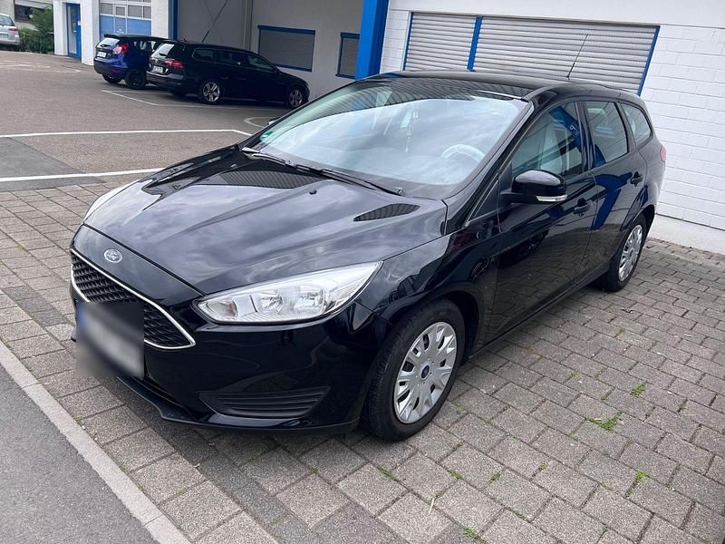 Schwarz Gebraucht 2016 Ford Focus Ambiente Kombi | 8.200 € (Guter Preis) - Bild 1/4