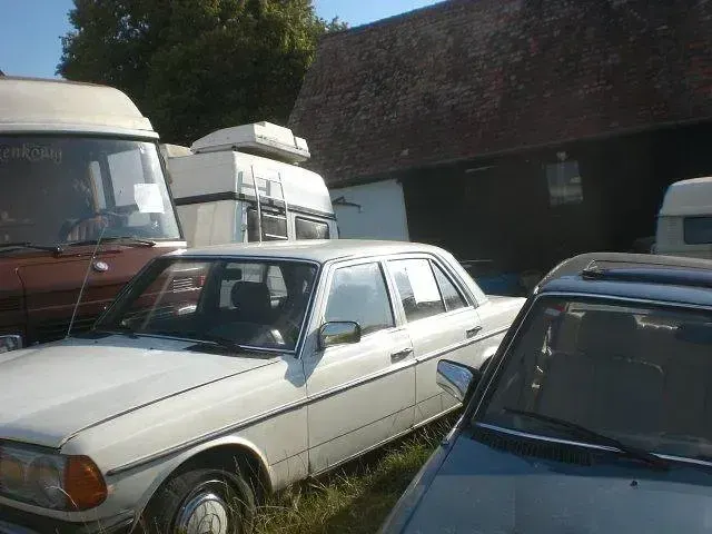 Gebraucht Mercedes 200 65 PS (47 kW) 1980 Limousine
