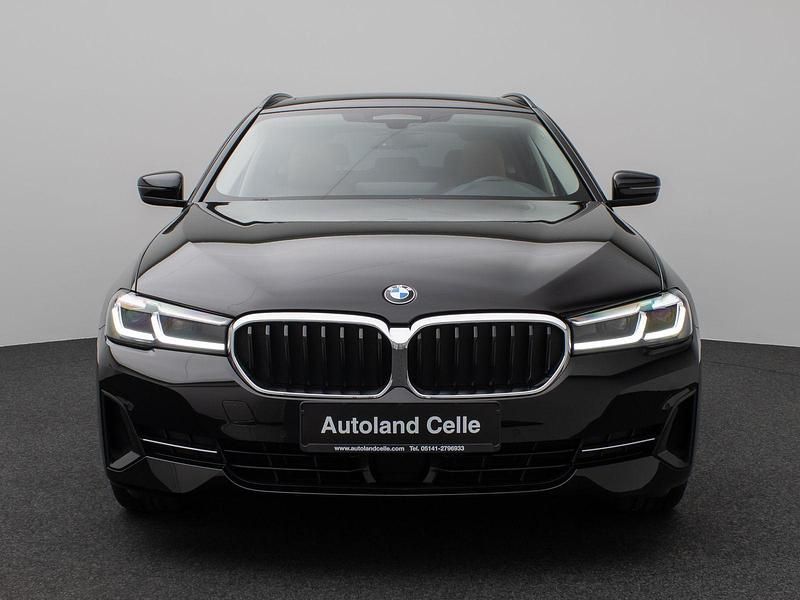 Gebraucht BMW 520 M Sport 190 PS (139 kW) 2023 Schwarz 2668 Kombi