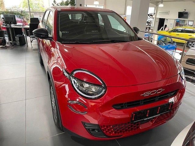 Neu Fiat 600 110 PS (80 kW) 2026 Rot SUV