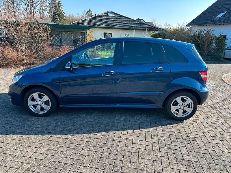 Gebraucht Mercedes B150 95 PS (69 kW) 2009 Blau Van / Kleinbus