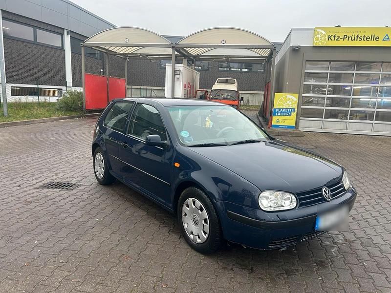 Blau Gebraucht 1999 VW Golf IV Kleinwagen | 1.100 € (Superpreis) - Bild 1/4