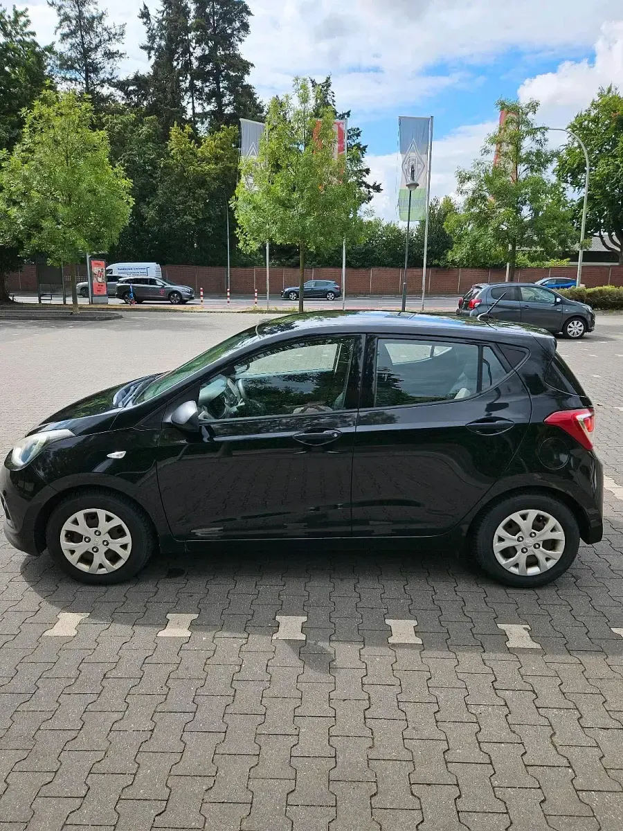 Gebraucht Hyundai i10 Classic 67 PS (49 kW) 2016 Schwarz Kleinwagen