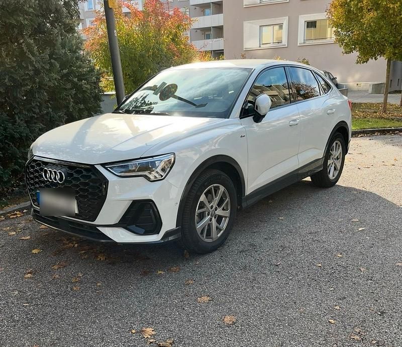 Weiß Gebraucht 2021 Audi Q3 Sportback Ambiente SUV | 29.000 € - Bild 1/4