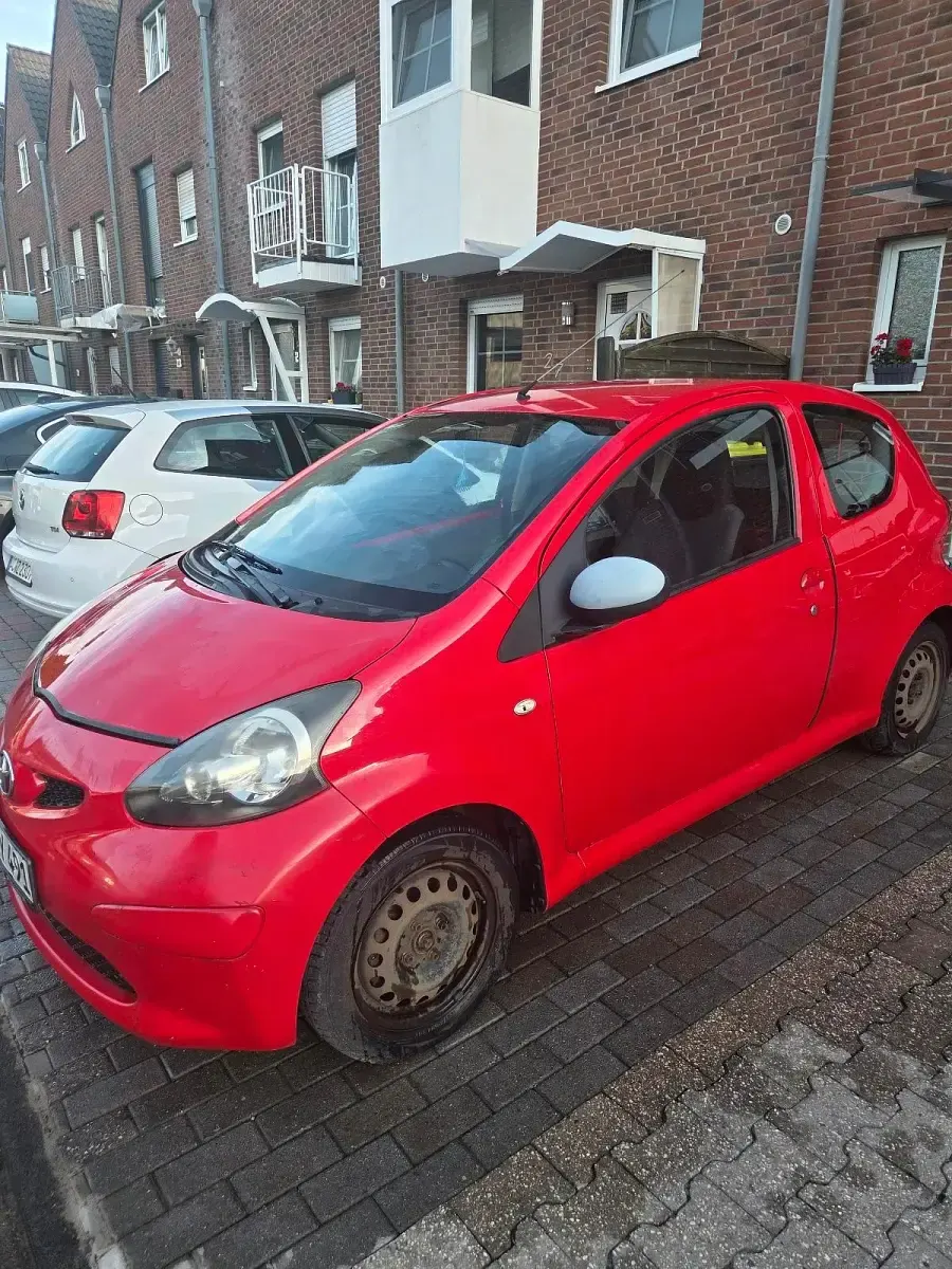 Gebraucht Toyota Aygo 69 PS (50 kW) 2007 Rot Kleinwagen