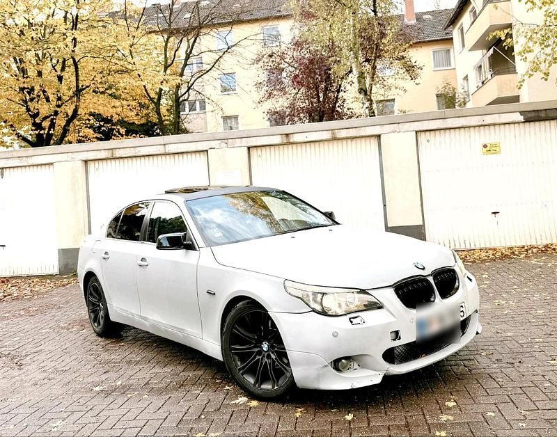Silber Gebraucht 2006 BMW 525 Limousine | 3.000 € (Superpreis) - Bild 1/4