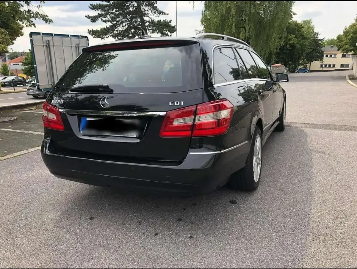 Gebraucht Mercedes E220 Elegance 170 PS (125 kW) 2010 Kombi