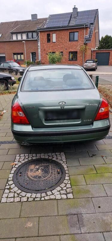 Grün Gebraucht 2002 Hyundai Elantra Limousine | 3.333 € - Bild 1/4