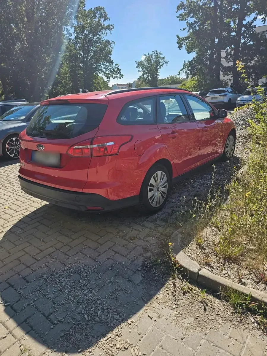 Gebraucht Ford Focus 120 PS (88 kW) 2026 Rot Limousine