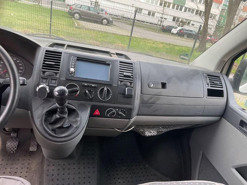 Second-hand VW Caravelle 102 CP (75 kW) 2007 Alb Van