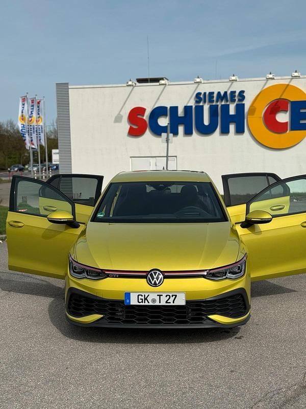 Gelb Gebraucht 2021 VW Golf VIII Limousine | 29.950 € (Guter Preis) - Bild 1/4