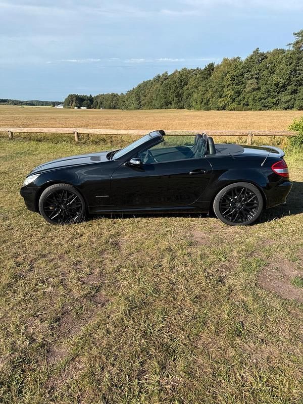 Schwarz Gebraucht 2007 Mercedes SLK200 Cabrio | 9.999 € (Fairer Preis) - Bild 1/4