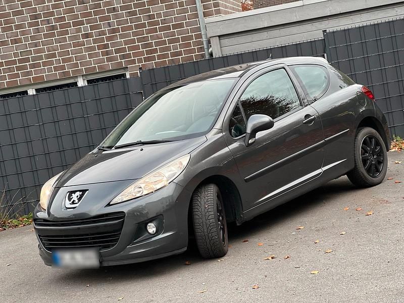 Grau Gebraucht 2010 Peugeot 207 Kleinwagen | 3.000 € (Guter Preis) - Bild 1/4
