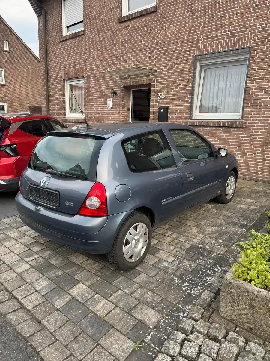Gebraucht Renault Clio II 75 PS (55 kW) 2005 Grau Kleinwagen