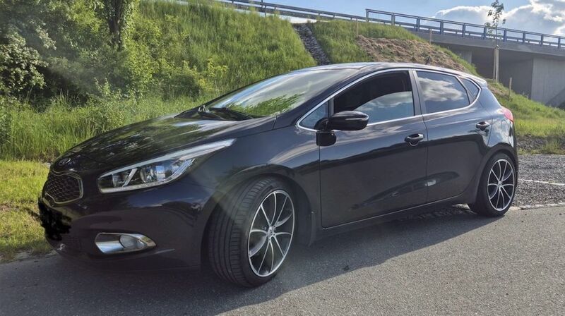 Schwarz Gebraucht 2014 Kia Ceed Limousine | 6.200 € (Fairer Preis) - Bild 1/4