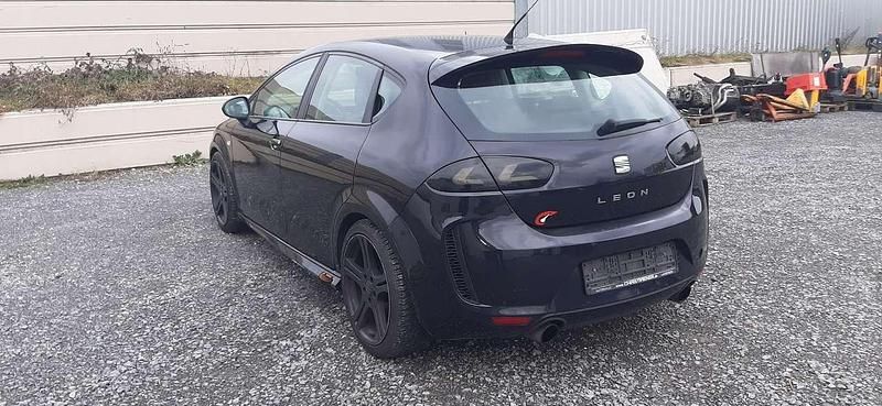 Gebraucht Seat Leon Reference 125 PS (91 kW) 2011 Rojo emocion Kleinwagen