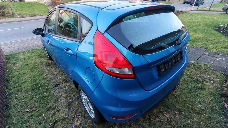 Gebraucht Ford Fiesta Trend 82 PS (60 kW) 2009 Blau Kleinwagen