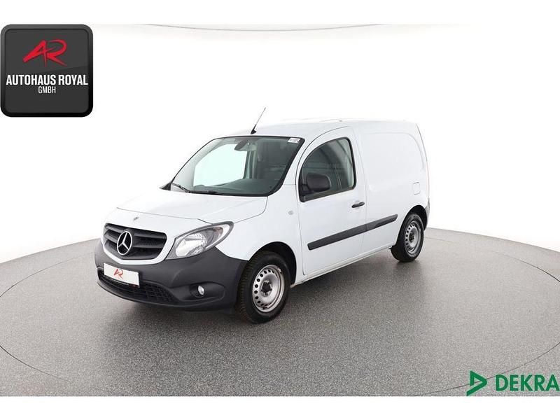 Weiss Gebraucht 2021 Mercedes Citan 109 Van | 15.440 € (Fairer Preis) - Bild 1/4