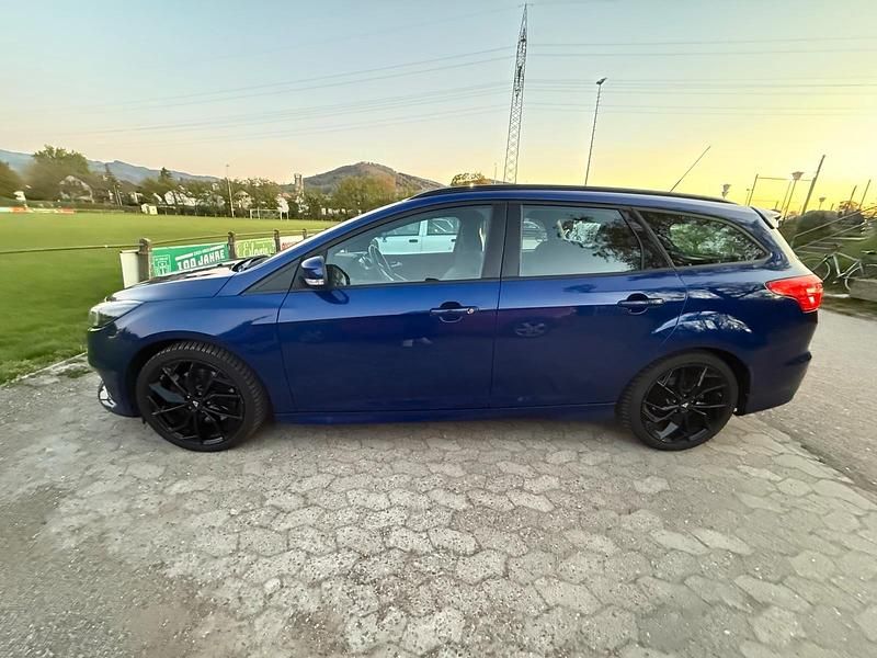 Gebraucht Ford Focus ST 250 PS (183 kW) 2017 Blau Kombi