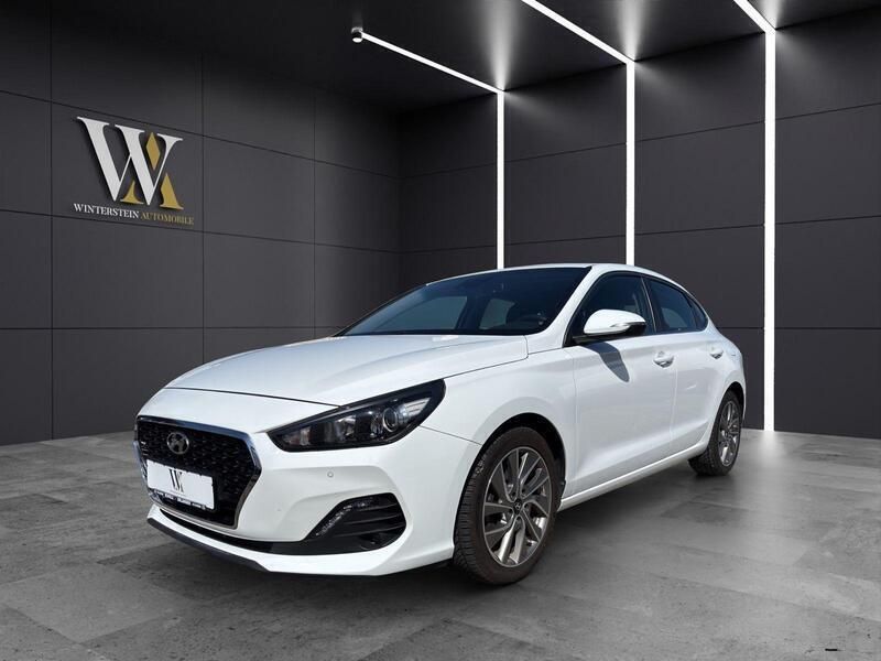 Weiß Gebraucht 2019 Hyundai i30 Style Limousine | 18.900 € (Etwas zu teuer) - Bild 1/4